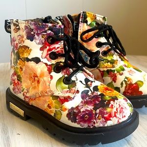 Toddler girl size 26 (about a US 8 but fits more like 7) floral boots.